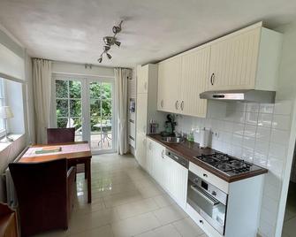 Holiday Home in Spijk with Garden - Spijk - Cocina