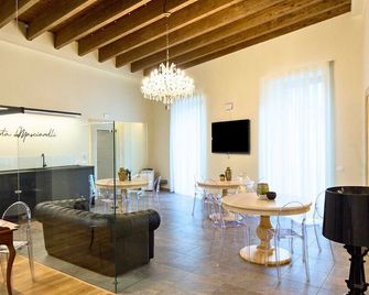 B&B Costa Masciarelli - Suite affrescate a due passi dal Duomo - L'Aquila - Salon