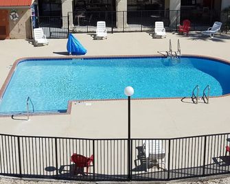 Tricove Inn & Suites - Jacksonville - Pool