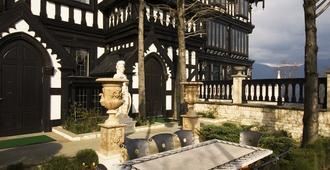 The Old England Manor - Ren-ai Township - Binnenhof