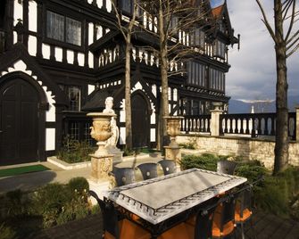 The Old England Manor - רן-איי - פטיו