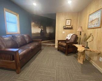 Copperhead Lodge - Ortonville - Living room