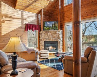 Spacious Lake Keowee Cabin with Boat Slip access - Seneca - Living room