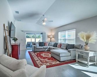 Better Than A 5 Star Hotel - The Villages - Living room