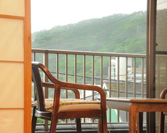 Yugawara Onsen Ryokan Greenso - Yugawara - Balcony