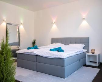Klassen Apartments! Erleben Sie Biberach in diesem Stilvollem Bungalow mit Charme und Komfort - Biberach an der Riß - Schlafzimmer