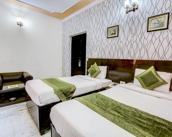 Treebo Trip Casa Cyber Dlf Phase 3 - Gurugram - Bedroom