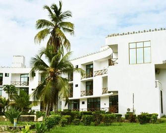 Coconut Tree Village Beach Resort - Uroa - Gebäude