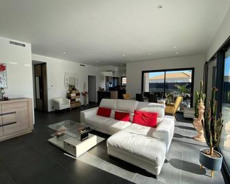 Charming house with private pool - Margaux-Cantenac - Вітальня
