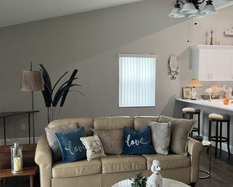 Homosassa/Crystal River /Citrus Hills /Inverness Nice Private Pool Home Home - Hernando - Sala de estar