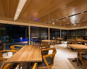 Meridian Adventure Marina Club & Resort - Waisai - Restaurant