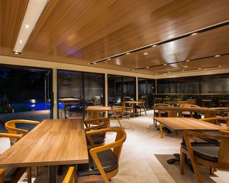 Meridian Adventure Marina Club & Resort - Waisai - Restaurant