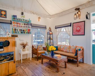 Moksham Himalayan Campsite - Nainital - Restaurant