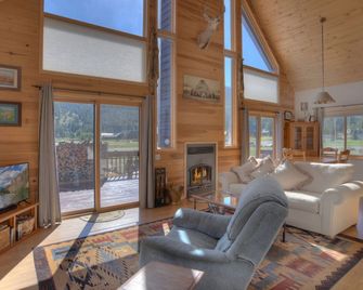 Beaver Creek Cabin - South Fork - Living room