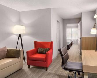 Country Inn & Suites by Radisson, Summerville, SC - Summerville - Living room