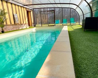 Lovely Normandy House with covered & heated swimming pool near Verneuil sur Avre - Mesnils-sur-Iton - Piscina