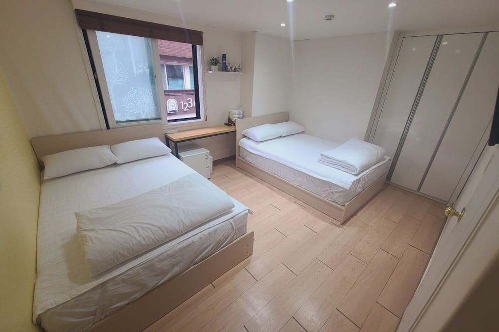 مون صن جست هاوس