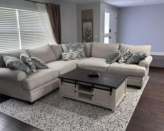 Room to rent for the week or the month! - Merritt Island - Wohnzimmer