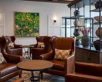 Go Hiking @ Flagstaff Mountain w/ Impeccable Room Service, Near Aurora Top Spots - Aurora - Salónek