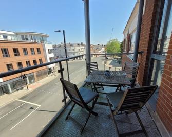 Lesley Court- A lovely Spacious 2 bedroom apartment by Catchpole Stays - Chelmsford - Balcony