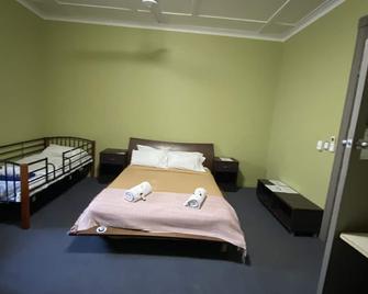 Mcguire's CBD Hotel - Mackay - Schlafzimmer