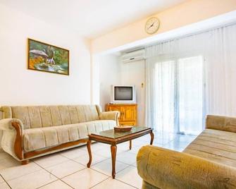 Apartments Adriatic - One-Bedroom Apartment - Sveti Stefan - Living room