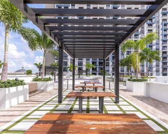 Modern Downtown Doral One-Bedroom Apt - Doral