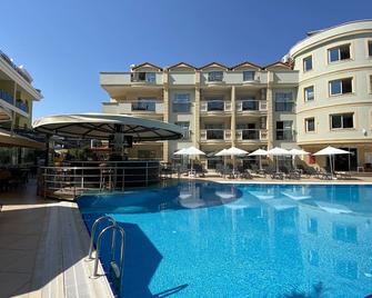 Club Karakas Apart Otel - Marmaris - Piscina