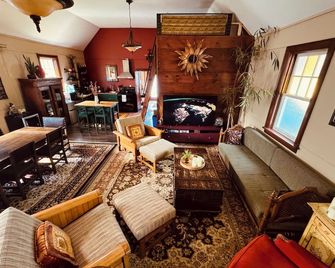 Your Own Oasis In Downtown Elora! - Elora - Lounge