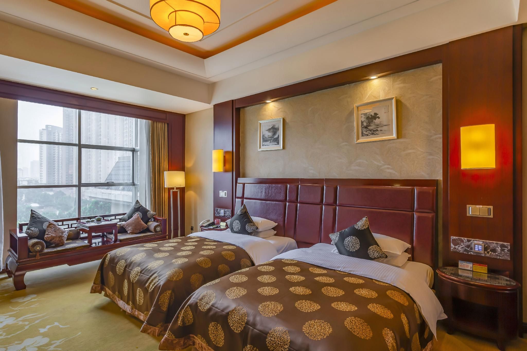 Zhongzhou Huayue Hotel