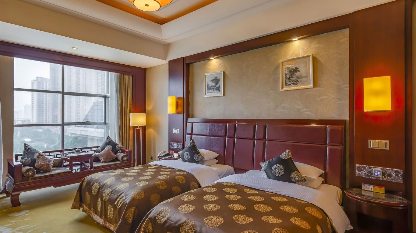 Zhongzhou Huayue Hotel