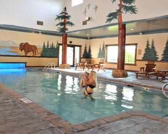 Stoney Creek Hotel Tulsa - Broken Arrow - Broken Arrow - Pool
