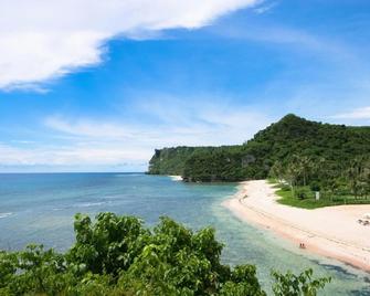Guam Airport Hotel - Tamuning - Beach
