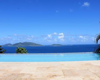 Alfresco - Luxury Villa with Fantastic Views Easter Dates Available. - Leonards - Pool