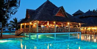 Neptune Palm Beach Boutique Resort & Spa - Ukunda - Zwembad