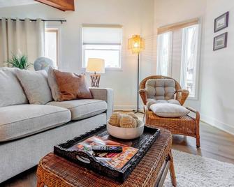 New lakeside cottage is the picture perfect place to relax - Columbus