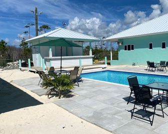 Ellies Place - Freeport - Piscina