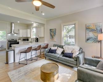 Updated Greenville Home with Backyard! - Greenville - Living room