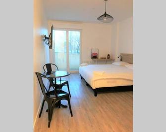 Bel appartement design tout confort (Parking Gratuit) à 10 minutes de Bordeaux - Cenon - Chambre