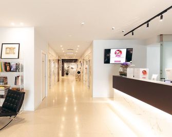 Hotel Excelsior Bari - Bari - Rezeption