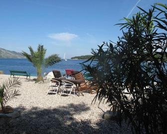 Apartments Mia - Stari Grad - Patio
