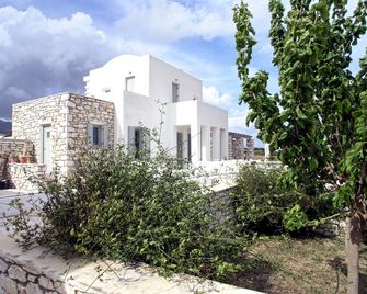 Villa Mella, Glyfa Beach Paros: luxury vacations by the sea, panoramic view - Drios - Building