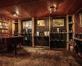 Aorangi Peak Cabins 13 by Tiny Away - Parakai - Bar