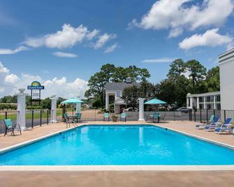 Days Inn by Wyndham Natchez - Natchez - Pool