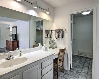 1 Mi to Golf Courses Sun City West Home with Grill - Sun City West - Bathroom