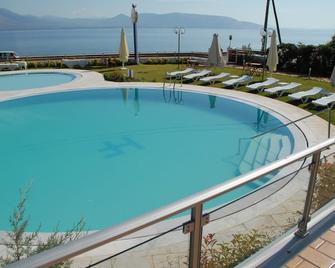 Hotel Flisvos - Eretria - Zwembad