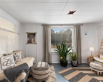 Mountain Bungalow near Mt Shasta and Waterfalls - Dunsmuir