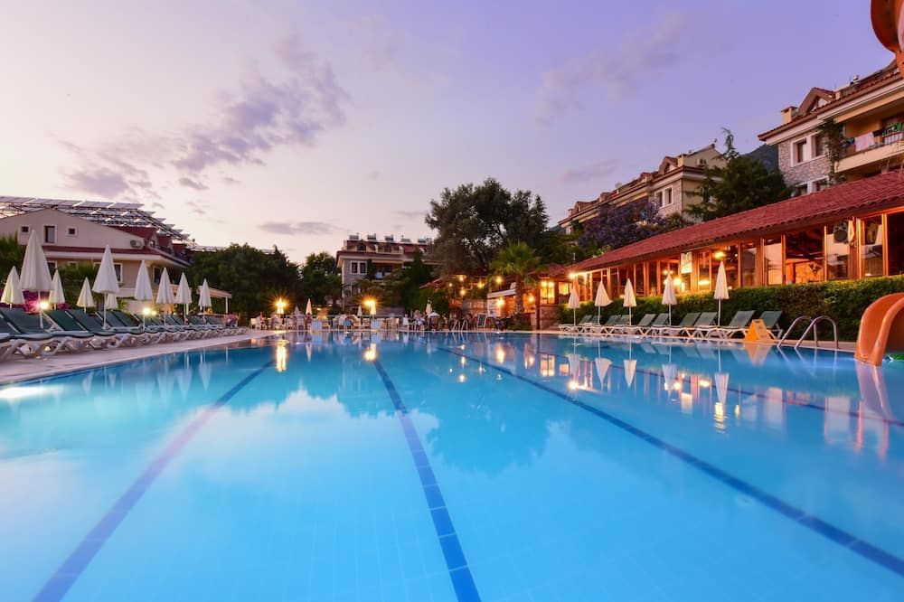 Perdikia Hill Hotel And Villas - פטהייה - בריכה