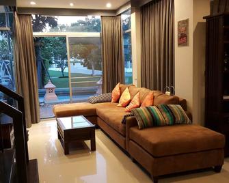 Teddy Bear Villa Hua Hin 2 - Cha-am - Living room