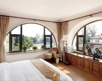 Daily Mega Holiday Hotel - Dalian - Bedroom